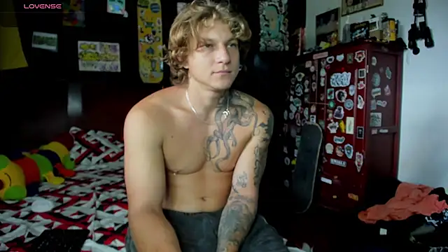 Tom Krakow online show from October 25, 2025, 9:04 pm