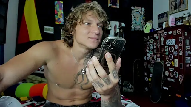 Snapshot of Tom_Krakow chatting on October 8, 2025, 5:46 pm Tom Krakow online show from October 8, 2025, 5:46 pm