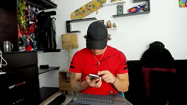 Snapshot of Tom_Krakow chatting on February 25, 2025, 8:53 pm Tom Krakow online show from February 25, 2025, 8:53 pm