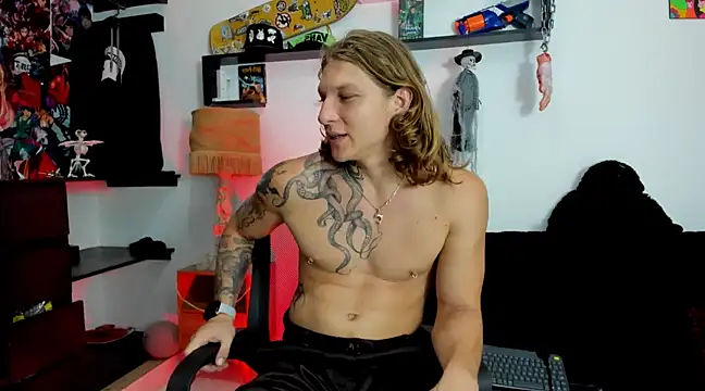 Snapshot of Tom_Krakow chatting on December 4, 2024, 9:29 pm Tom Krakow online show from December 4, 2024, 9:29 pm
