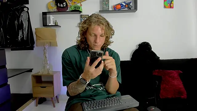 Snapshot of Tom_Krakow chatting on January 13, 2025, 7:42 pm Tom Krakow online show from January 13, 2025, 7:42 pm