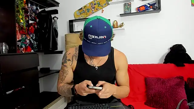 Snapshot of Tom_Krakow chatting on February 27, 2025, 7:04 pm Tom Krakow online show from February 27, 2025, 7:04 pm