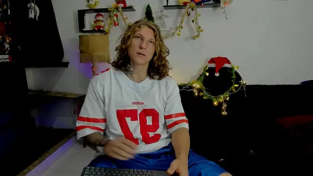 Snapshot of Tom_Krakow chatting on December 27, 2024, 7:14 pm Tom Krakow online show from December 27, 2024, 7:14 pm