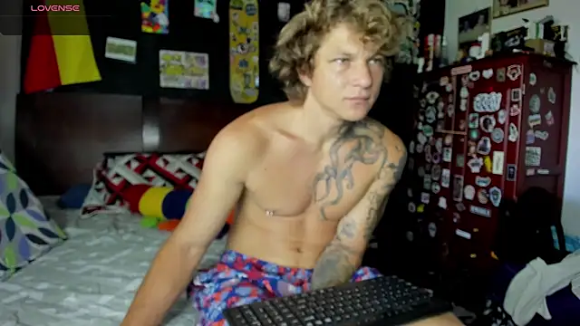 Snapshot of Tom_Krakow chatting on September 9, 2025, 1:31 pm Tom Krakow online show from September 9, 2025, 1:31 pm