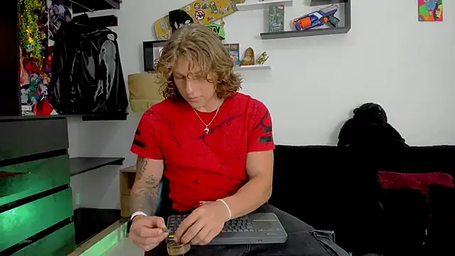 Snapshot of Tom_Krakow chatting on January 10, 2025, 6:06 pm Tom Krakow online show from January 10, 2025, 6:06 pm