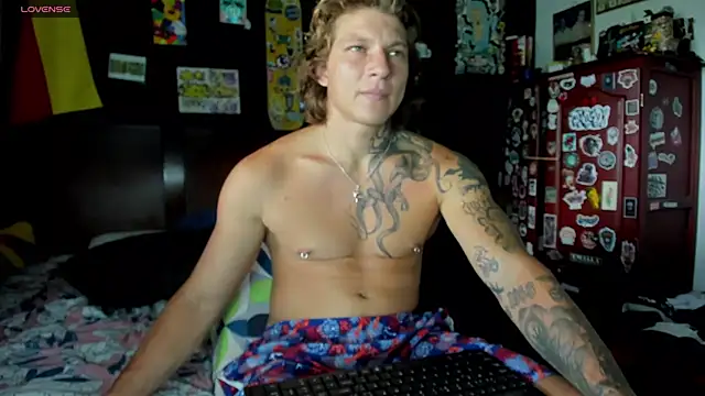 Snapshot of Tom_Krakow chatting on September 23, 2025, 6:37 pm Tom Krakow online show from September 23, 2025, 6:37 pm