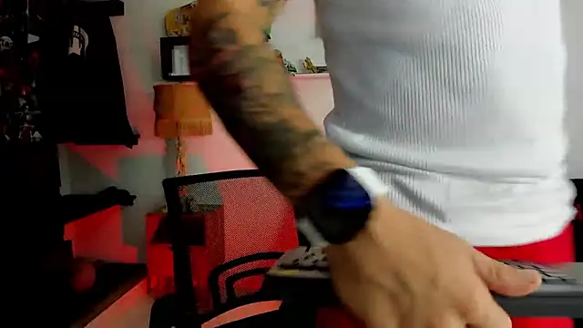 Snapshot of Tom_Krakow chatting on December 2, 2024, 8:06 pm Tom Krakow online show from December 2, 2024, 8:06 pm