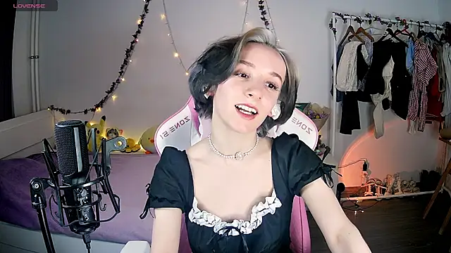 Violet Veliya online show from March 2, 2025, 5:52 pm