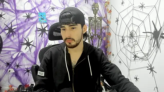 DmitriSanders online show from December 18, 2025, 3:11 am