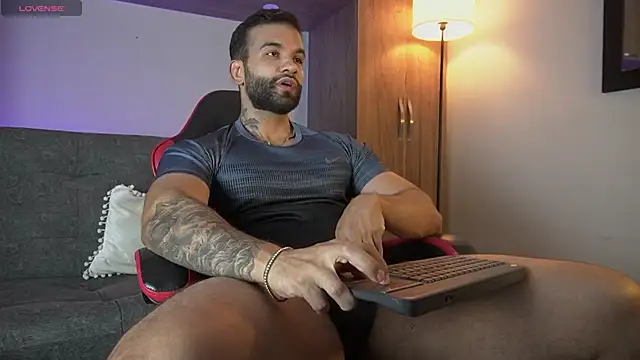 Snapshot of MarkHazze chatting on February 15, 2026, 10:30 pm MarkHazze online show from February 15, 2026, 10:30 pm