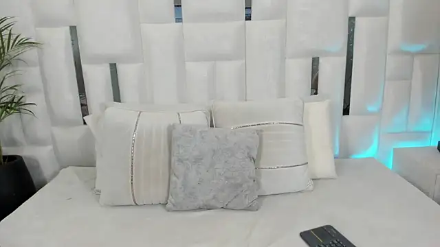 imkrystall online show from January 9, 2026, 8:05 pm