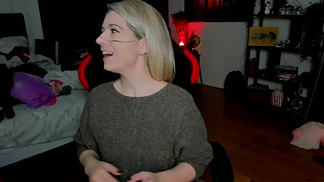 Lisaonthemoon online show from February 3, 2026, 6:24 pm