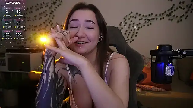 Megan  Hart online show from November 7, 2025, 12:26 am