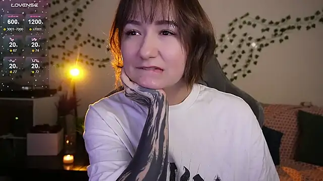 Megan  Hart online show from November 26, 2025, 12:43 am