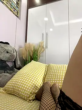 Linh diudang online show from October 18, 2025, 2:35 am