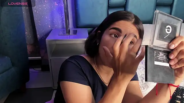 Snapshot of bellaa_becca chatting on November 23, 2025, 6:40 pm bellaa becca online show from November 23, 2025, 6:40 pm