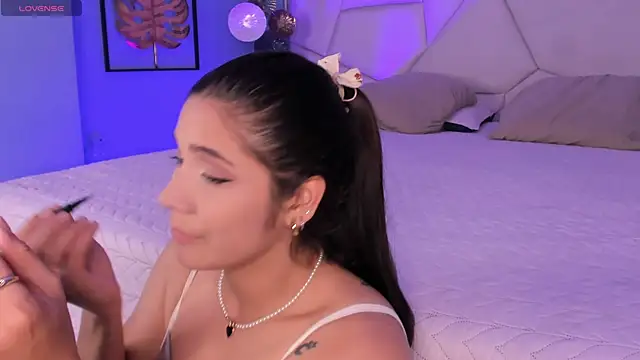 Snapshot of bellaa_becca chatting on November 28, 2025, 9:37 pm bellaa becca online show from November 28, 2025, 9:37 pm