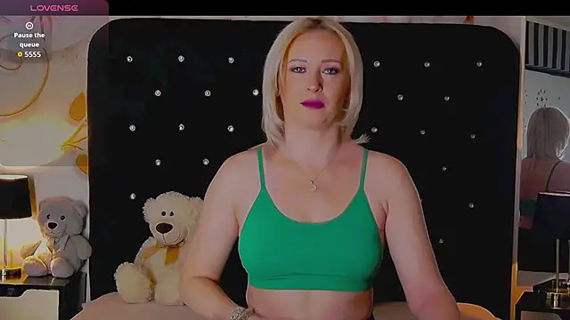 OliviaShaw23 online show from January 11, 2026, 9:55 pm