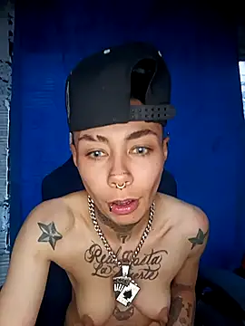 Snapshot of real_fenix chatting on November 21, 2025, 8:19 pm real fenix online show from November 21, 2025, 8:19 pm