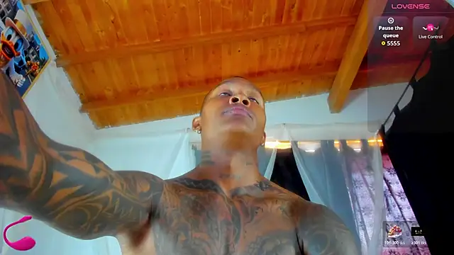 esteveen ortegas  online show from October 30, 2025, 5:21 pm