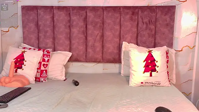 CheneellLorens online show from January 15, 2026, 5:16 pm