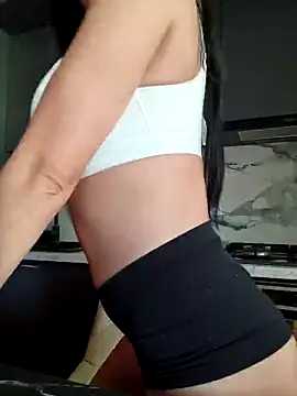 Snapshot of AmyAzureee chatting on October 21, 2025, 1:54 pm AmyAzureee online show from October 21, 2025, 1:54 pm