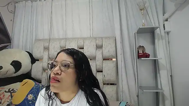 KEYRA-MILLER- online show from March 10, 2026, 2:04 am