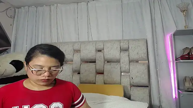 KEYRA-MILLER- online show from November 27, 2025, 2:23 am