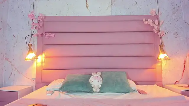 Lezy  online show from October 3, 2025, 7:48 pm