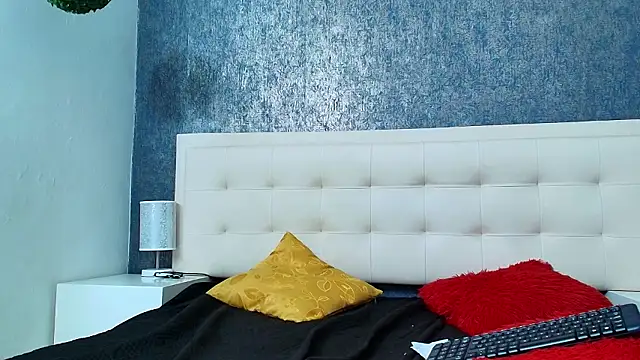 Cloeandtyfanny online show from January 18, 2026, 1:09 am