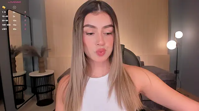 PaulinaSantos  online show from March 12, 2025, 7:25 pm