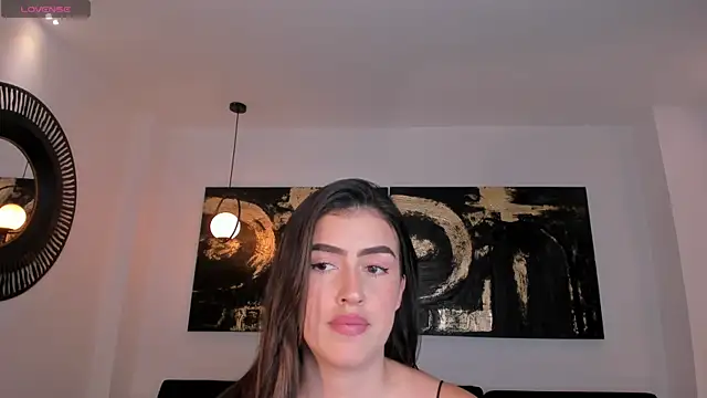 PaulinaSantos  online show from April 17, 2026, 8:00 pm