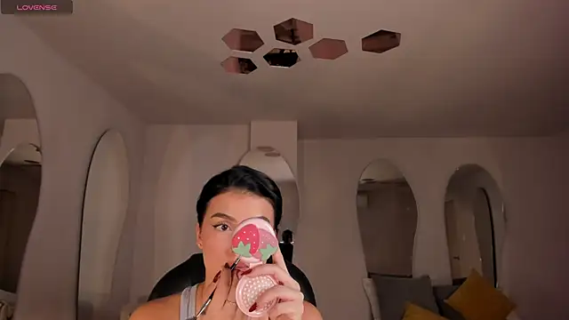 PaulinaSantos  online show from November 2, 2025, 5:18 pm