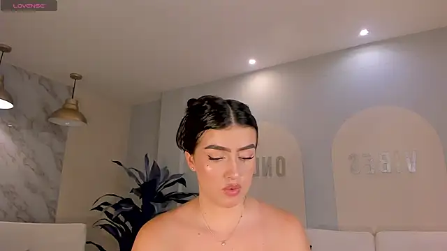 PaulinaSantos  online show from May 23, 2026, 7:24 pm