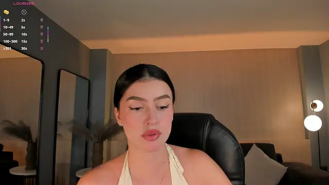 PaulinaSantos  online show from October 13, 2025, 7:37 pm