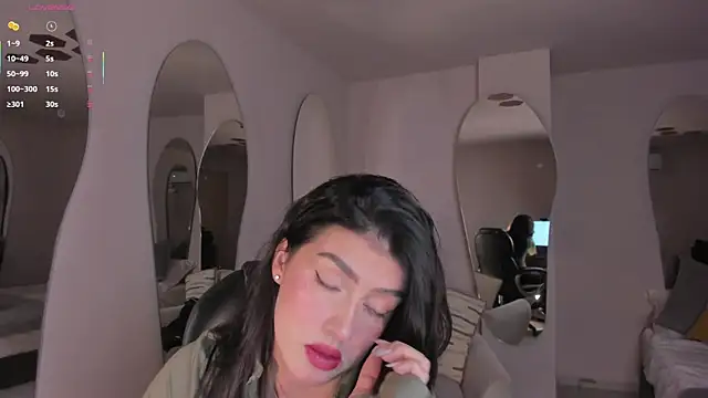 PaulinaSantos  online show from September 13, 2025, 7:36 pm