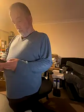 LondonTeffy online show from November 4, 2025, 10:24 pm