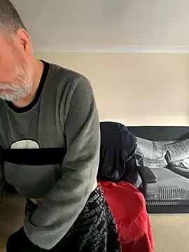 LondonTeffy online show from November 21, 2025, 10:14 am