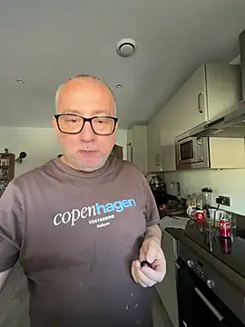 LondonTeffy online show from July 27, 2026, 12:23 pm