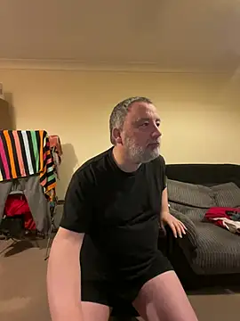 LondonTeffy online show from February 3, 2025, 10:11 pm