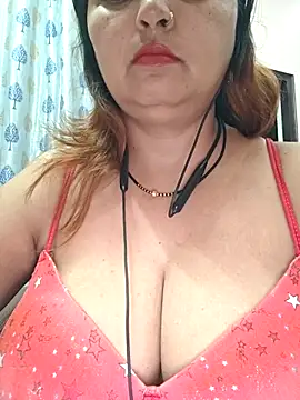 Snapshot of Dianaa9 chatting on February 12, 2026, 6:57 am Dianaa9 online show from February 12, 2026, 6:57 am