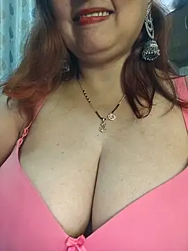 Snapshot of Dianaa9 chatting on February 23, 2026, 5:57 pm Dianaa9 online show from February 23, 2026, 5:57 pm