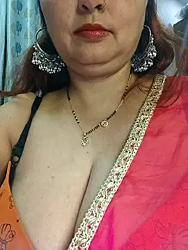 Snapshot of Dianaa9 chatting on February 26, 2026, 4:40 pm Dianaa9 online show from February 26, 2026, 4:40 pm