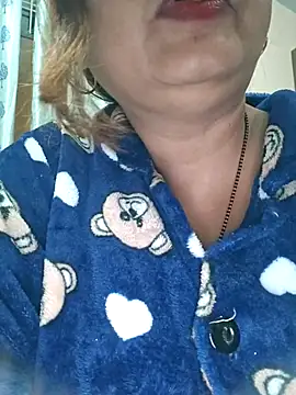 Snapshot of Dianaa9 chatting on December 22, 2025, 3:01 pm Dianaa9 online show from December 22, 2025, 3:01 pm