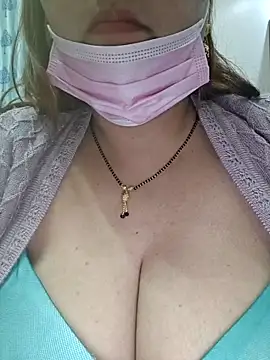 Snapshot of Dianaa9 chatting on December 3, 2025, 8:30 pm Dianaa9 online show from December 3, 2025, 8:30 pm