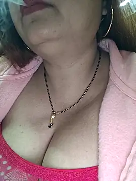 Snapshot of Dianaa9 chatting on December 16, 2025, 6:45 pm Dianaa9 online show from December 16, 2025, 6:45 pm