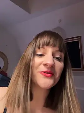 Snapshot of victoirenextdoor chatting on December 17, 2025, 7:52 pm victoirenextdoor online show from December 17, 2025, 7:52 pm