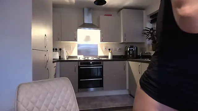 Snapshot of SweetMonicaUK chatting on November 24, 2025, 9:20 am SweetMonicaUK online show from November 24, 2025, 9:20 am