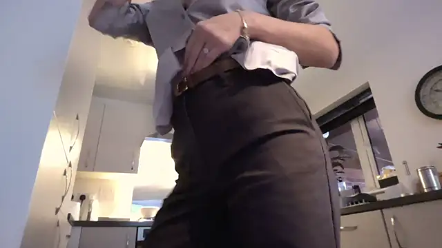 Snapshot of SweetMonicaUK chatting on November 27, 2025, 10:27 am SweetMonicaUK online show from November 27, 2025, 10:27 am