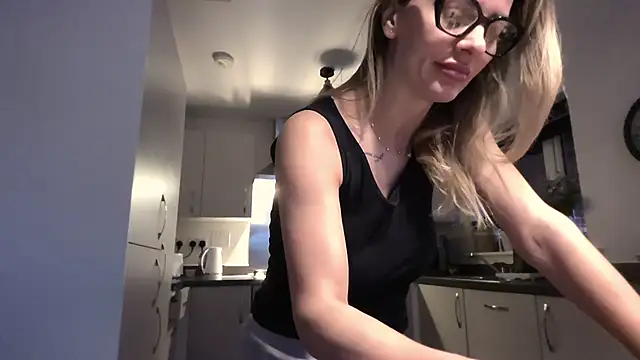 SweetMonicaUK online show from February 6, 2026, 9:49 am